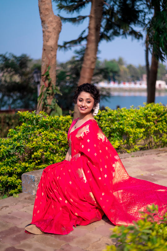 Red Banarasi Silk Blend Saree With Blouse Piece