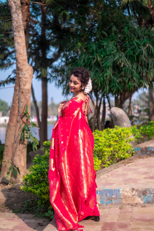 Red Banarasi Silk Blend Saree With Blouse Piece