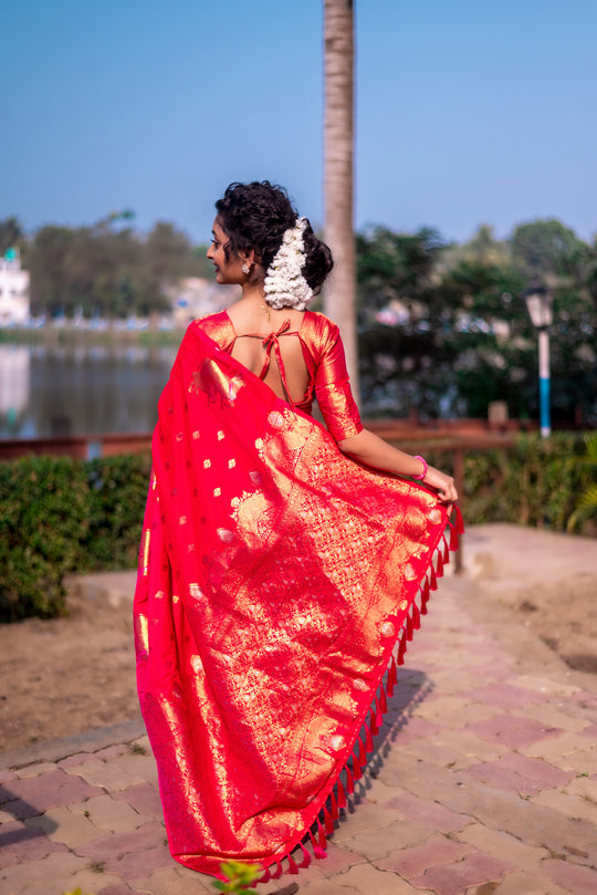 Red Banarasi Silk Blend Saree With Blouse Piece