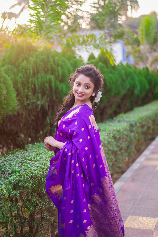 Wine Banarasi Silk Blend Saree With Blouse Piece