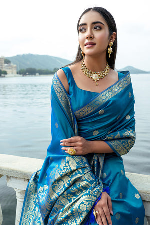 Teal Silk Blend Saree With Blouse Piece