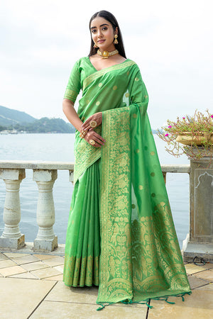 Green Silk Blend Saree With Blouse Piece