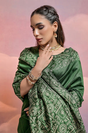 Green Silk Blend Saree With Blouse Piece