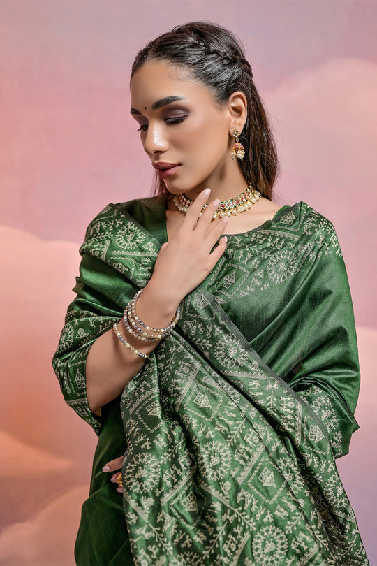 Green Silk Blend Saree With Blouse Piece