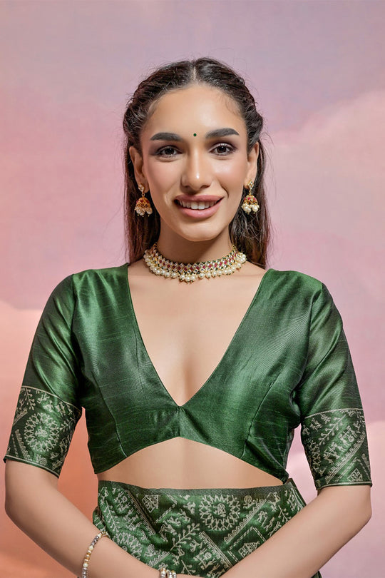 Green Silk Blend Saree With Blouse Piece