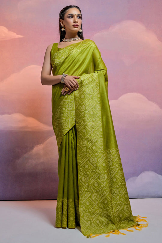 Green Silk Blend Saree With Blouse Piece