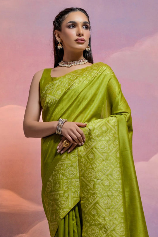 Green Silk Blend Saree With Blouse Piece
