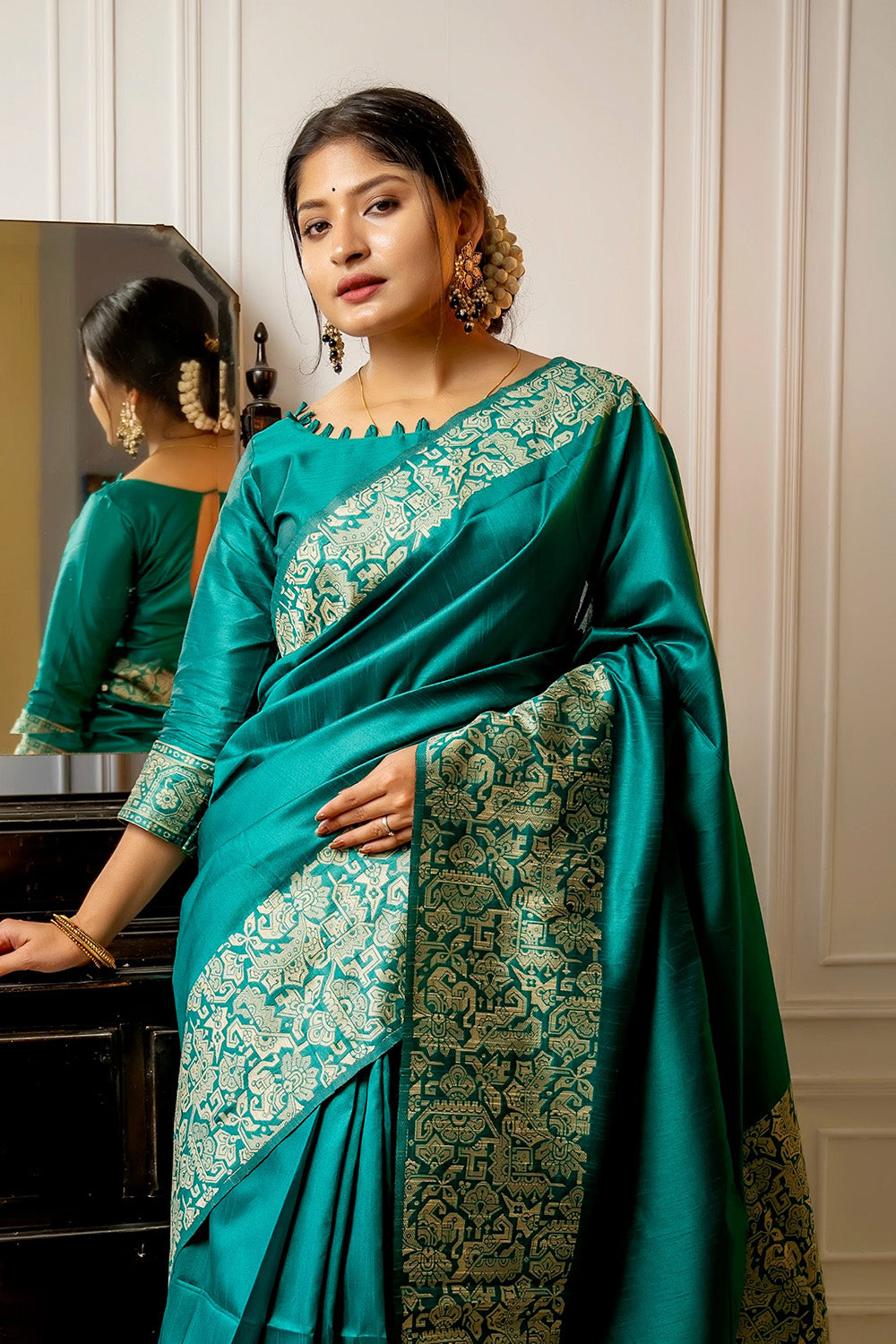 Buy Rama Green Raw Silk Saree With Blouse Piece online-Karagiri
