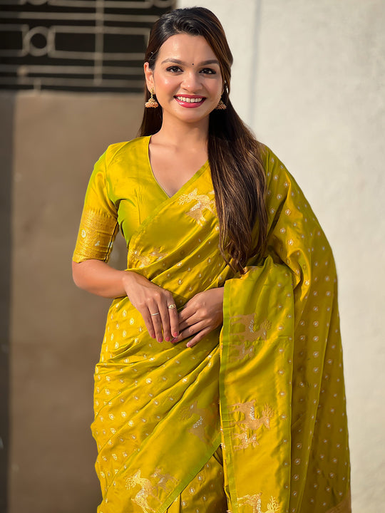Yellow Silk Blend Saree With Blouse Piece
