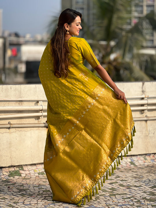 Yellow Silk Blend Saree With Blouse Piece