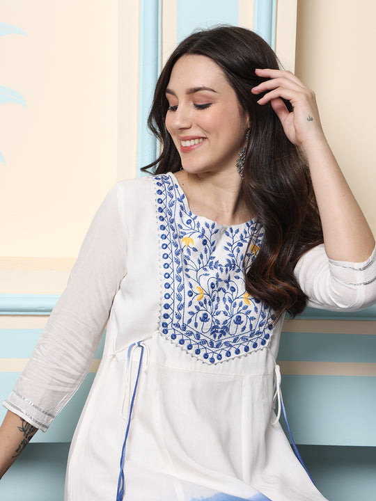 Women Embroidered Thread Work Kurta