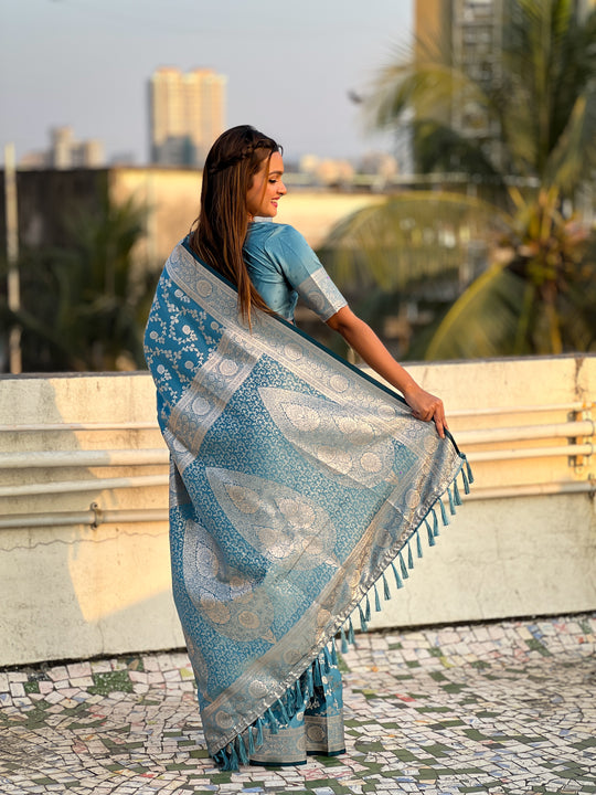 Blue Banarasi Silk Blend Saree With Blouse Piece