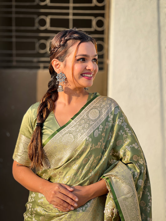 Green Banarasi Silk Blend Saree With Blouse Piece