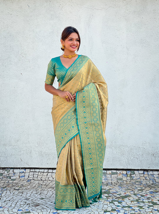 Rama Banarasi Silk Blend Saree With Blouse Piece