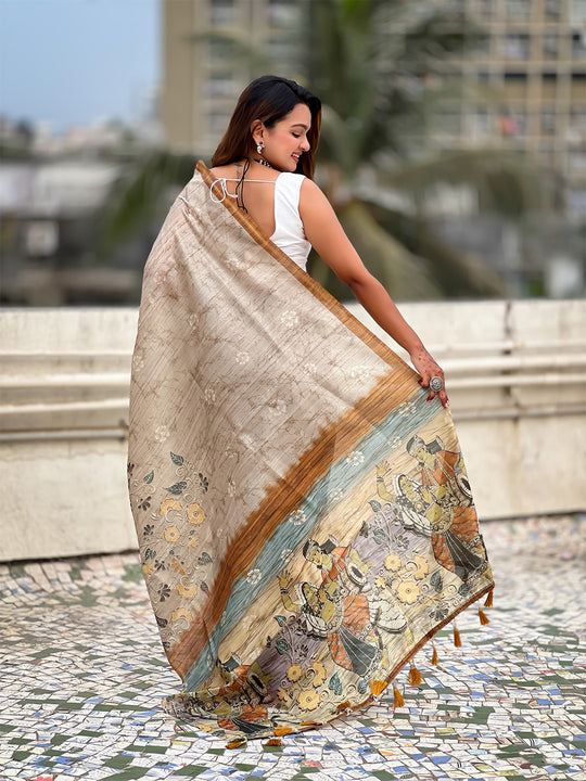 Light Gold Digital Printed Silk Saree With Blouse Piece