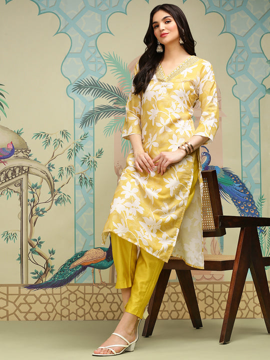 Women Floral Printed Regular Sequinned Kurta with Trousers