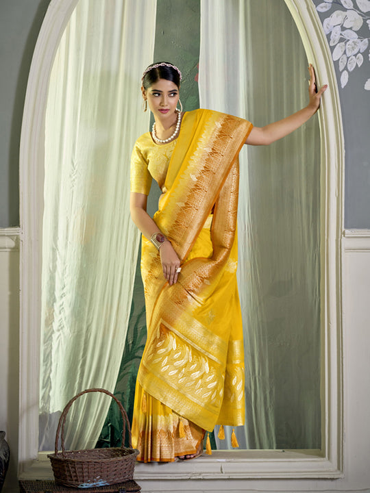 Crepe Silk Banarasi Saree With Blouse Piece