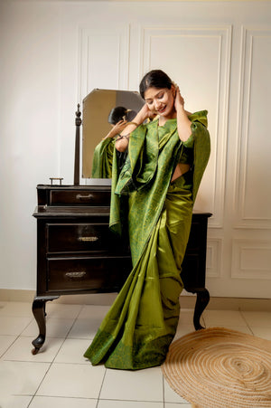 Green Handloom Raw Silk Weaving Designer Saree with Blouse
