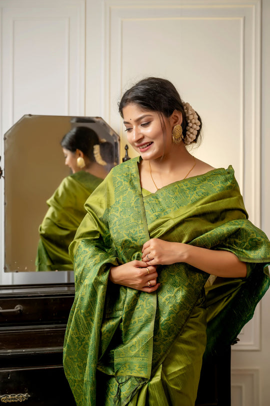 Green Handloom Raw Silk Weaving Designer Saree with Blouse