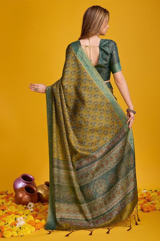 Green Silk Saree With Blouse Piece