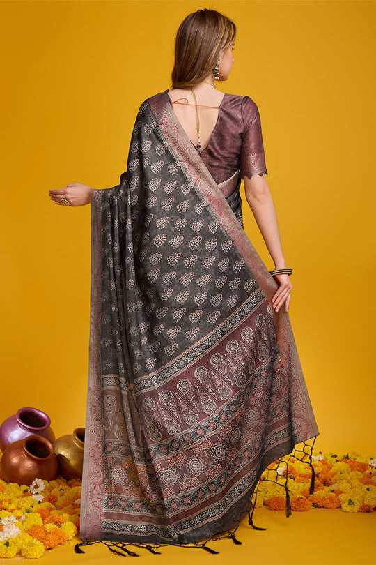 Green Silk Saree With Blouse Piece