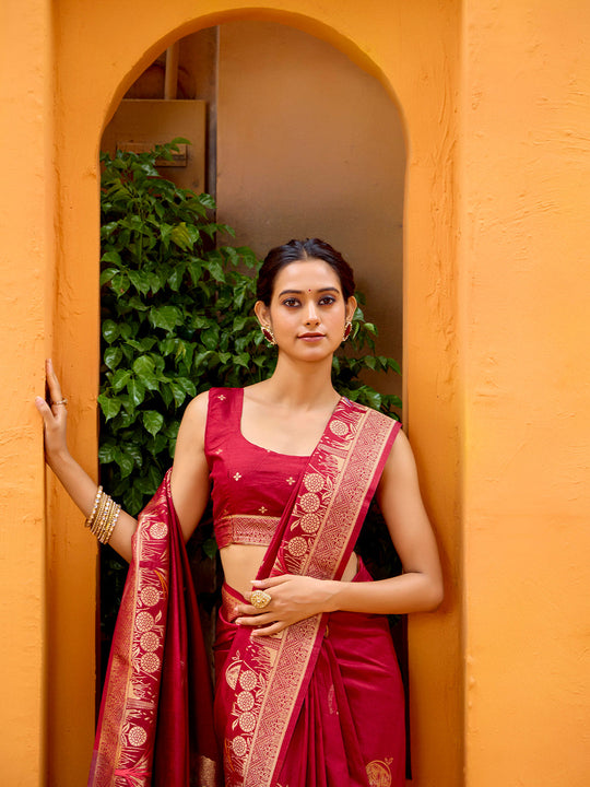 Dola Silk Banarasi Silk Saree With Blouse Piece