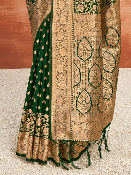 Green Silk Saree With Blouse Piece
