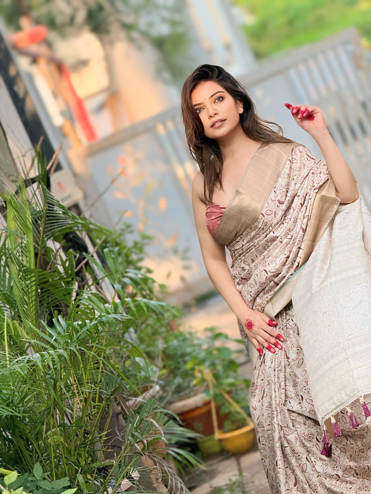 Baige Banarasi Silk Blend Saree With Blouse Piece