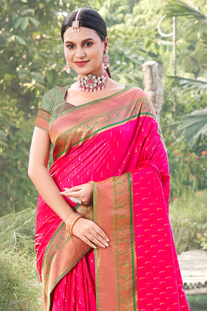 Magenta Banarasi Silk Saree With Blouse Piece