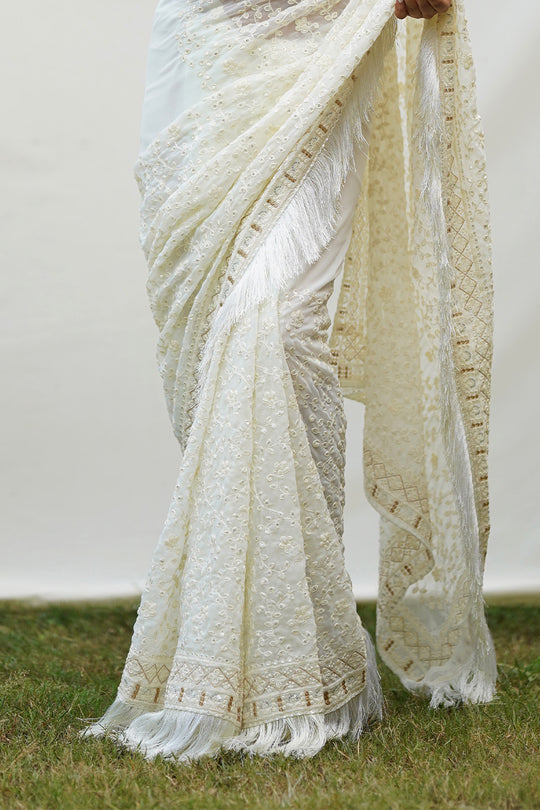 Off White Georgette Saree With Blouse Piece