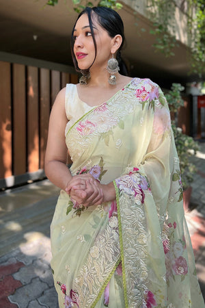 Green Georgette Saree with Cream Blouse Piece