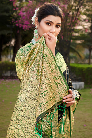 Green Stain Silk Saree With Blouse Piece