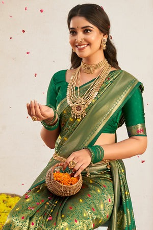 Marathi Mulgi Style] Kriti Sanon, Madhuri Dixit & Shraddha Kapoor look  drop-dead gorgeous in traditional