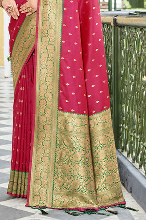 Magenta Banarasi Silk Saree With Blouse Piece