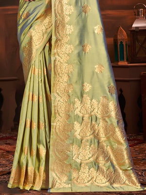Green Silk Saree With Blouse Piece
