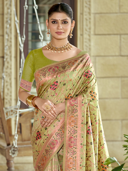 Green Silk Blend Saree With Blouse Piece
