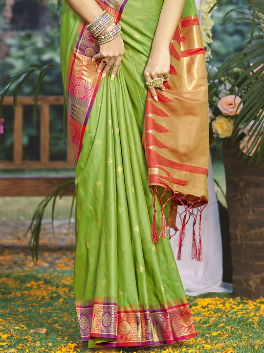 Green Silk Saree With Blouse Piece