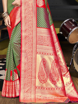 Green Silk Saree With Blouse Piece