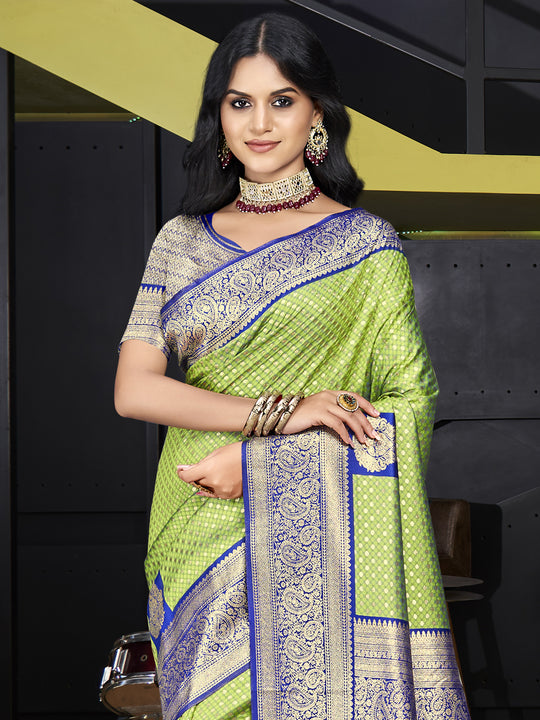 Green Silk Saree With Blouse Piece