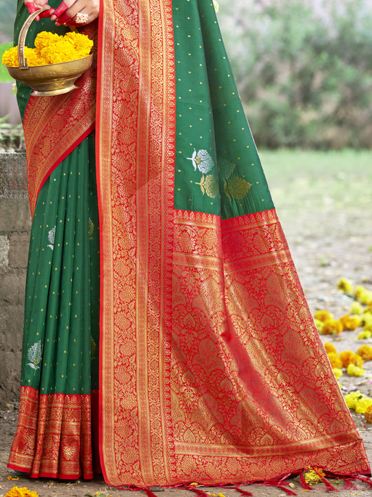Green Silk Saree With Blouse Piece