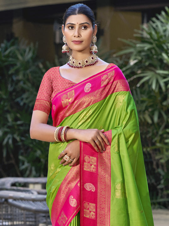 Green Silk Saree With Blouse Piece