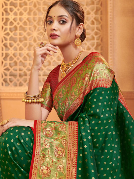 Dark Green Silk Blend Saree With Blouse Piece