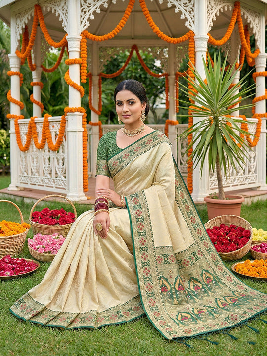 Green  SOFT SILK Saree With Blouse Piece