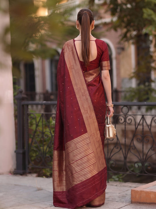 Maroon Cotton Blend Saree With Blouse Piece