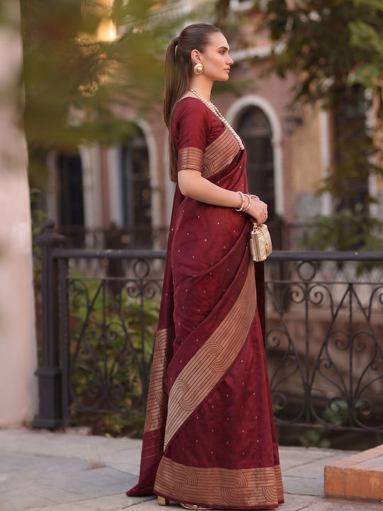 Maroon Cotton Blend Saree With Blouse Piece