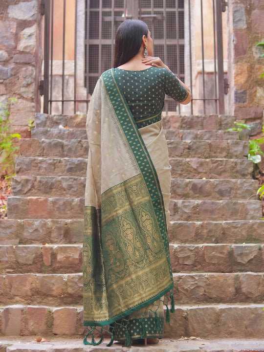 Chiku With Green Cotton Saree With Blouse Piece
