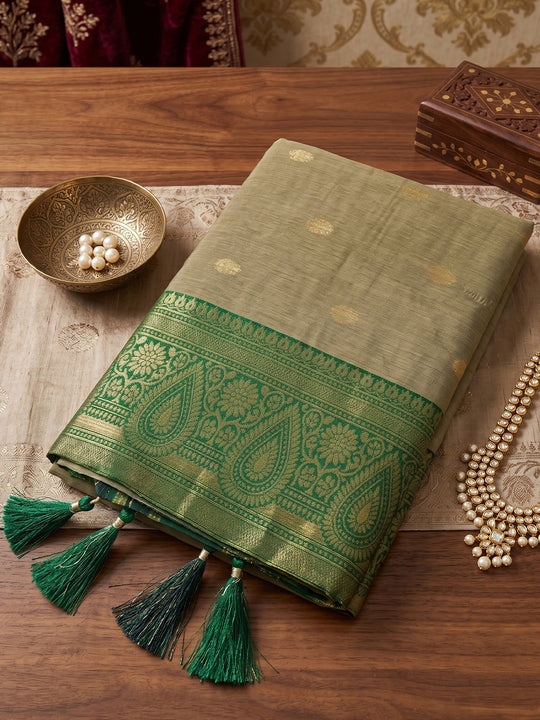 Chiku With Green Cotton Saree With Blouse Piece