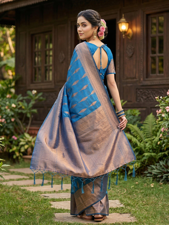 Blue Silk Blend Saree With Blouse Piece