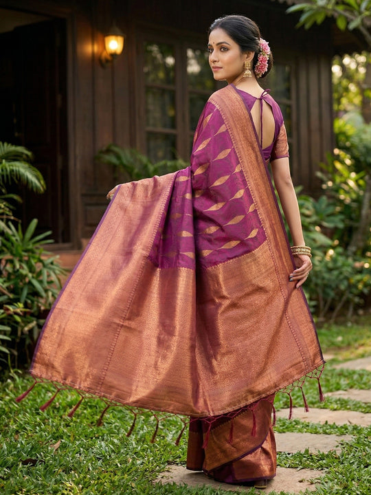 Purple Silk Blend Saree With Blouse Piece