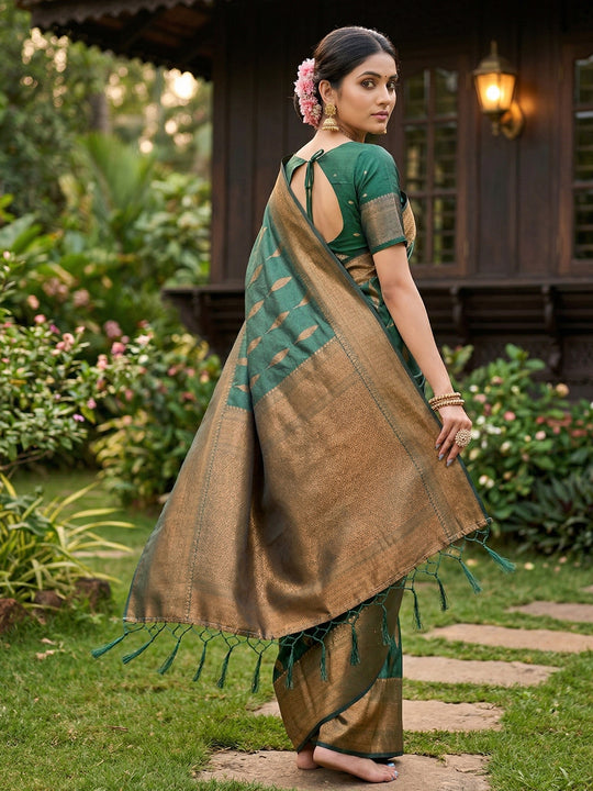 Green Silk Blend Saree With Blouse Piece